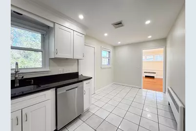 92 Woodcliff Rd, Brookline, MA 02467 - Photo 7