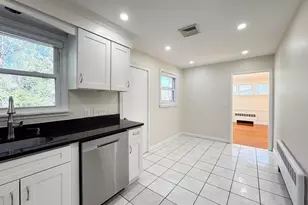 92 Woodcliff Rd, Brookline, MA 02467 - Photo 7