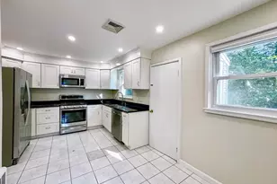 92 Woodcliff Rd, Brookline, MA 02467 - Photo 5