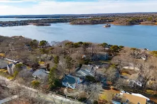 197 Monomoscoy Rd, Mashpee, MA 02649 - Photo 3