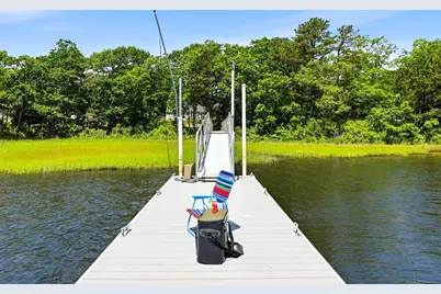 197 Monomoscoy Rd, Mashpee, MA 02649 - Photo 1