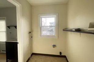 27 Wilcox St, Springfield, MA 01105 - Photo 9