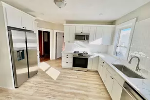 22 Heath St, Somerville, MA 02145 - Photo 3