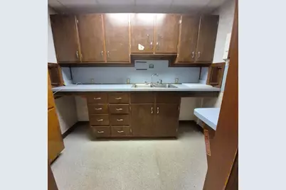 60 Brigham St, New Bedford, MA 02740 - Photo 5