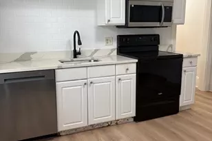 11 Hancock St, Salem, MA 01970 - Photo 3