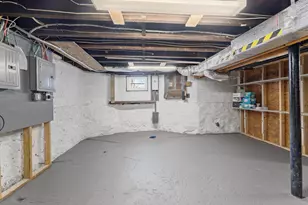 31 Wisconsin Ave, Somerville, MA 02145 - Photo 7