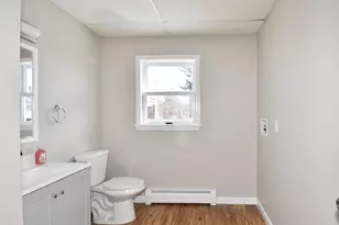72 Center St, Holyoke, MA 01040 - Photo 5