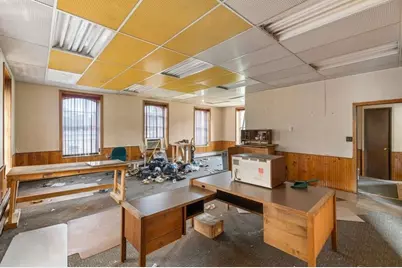 35 Lower Grape St, Chicopee, MA 01013 - Photo 11