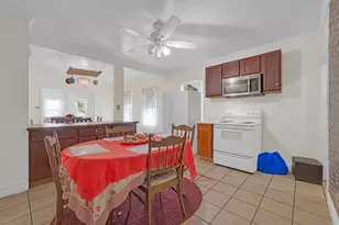 29 Whitcomb St, Webster, MA 01570 - Photo 11