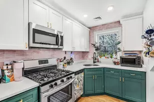 13 Howard Pl, Boston, MA 02125 - Photo 3