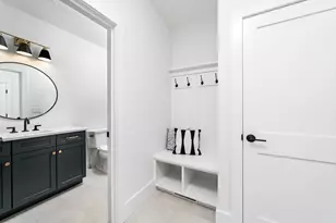 8 Callahan Dr, Woburn, MA 01801 - Photo 17