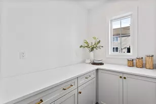 8 Callahan Dr, Woburn, MA 01801 - Photo 11