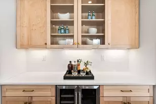 8 Callahan Dr, Woburn, MA 01801 - Photo 9