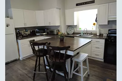 9 Maple St, Watertown, MA 02472 - Photo 3