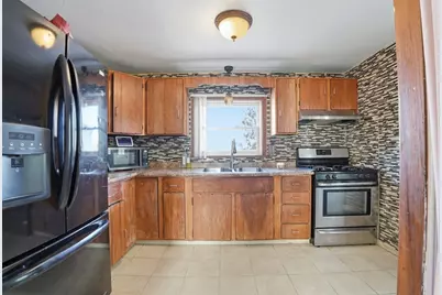 364 Tecumseh Street, Fall River, MA 02721 - Photo 7