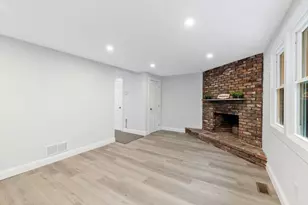 27 Village St, Marblehead, MA 01945 - Photo 9