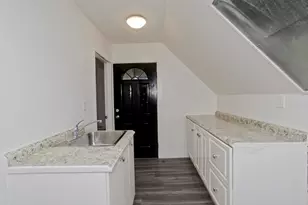 26 Huntington St, Springfield, MA 01107 - Photo 3