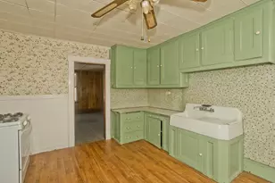 46-52 Maplewood, Chicopee, MA 01013 - Photo 3