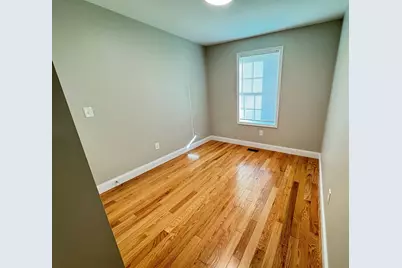 2 1/2 Vernon St #Unit 1, Holyoke, MA 01040 - Photo 5