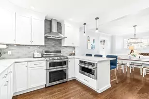 10 Hesseltine Ave, Melrose, MA 02176 - Photo 17