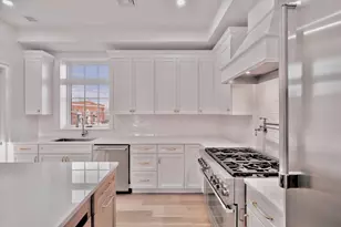 66 Pleasant St, Marblehead, MA 01945 - Photo 5