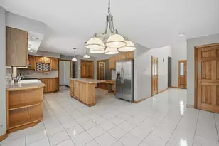 37 Wyndermere Pl, Ludlow, MA 01056 - Photo 3