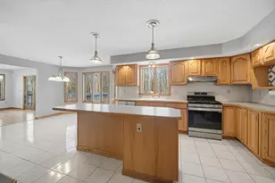 37 Wyndermere Pl, Ludlow, MA 01056 - Photo 7