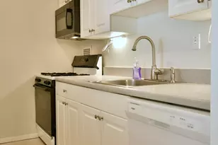 8 Whittier Pl, Boston, MA 02114 - Photo 13