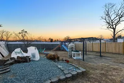 14 Mount Pleasant Ave, Dracut, MA 01826 - Photo 5