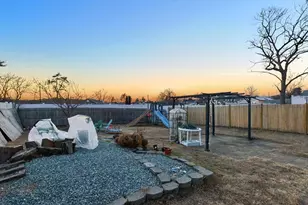 14 Mount Pleasant Ave, Dracut, MA 01826 - Photo 5