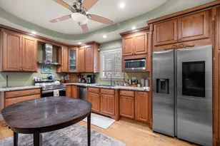 11 Round Hill St, Boston, MA 02130 - Photo 11