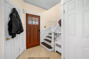 11 Round Hill St, Boston, MA 02130 - Photo 15