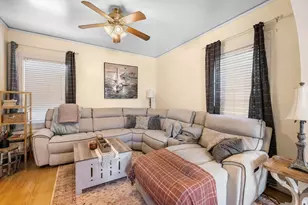 11 Round Hill St, Boston, MA 02130 - Photo 9