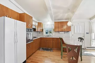 27 Thurston Pl, Fitchburg, MA 01420 - Photo 11