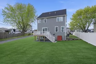 28 Arlington St, Woburn, MA 01801 - Photo 37