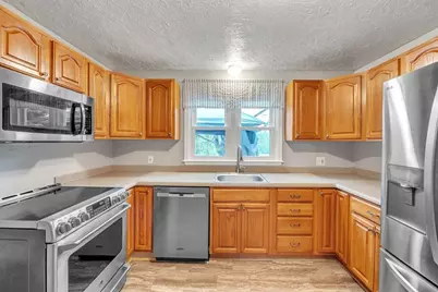 22 Lanark St, Worcester, MA 01603 - Photo 3