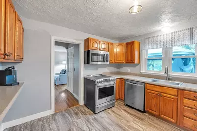 22 Lanark St, Worcester, MA 01603 - Photo 5