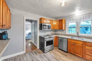 22 Lanark St, Worcester, MA 01603 - Photo 5