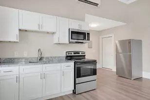 76 Maple St, Northampton, MA 01062 - Photo 3