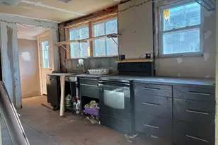 37 Longfellow St, Boston, MA 02122 - Photo 9