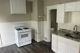 15 Malden St, Springfield, MA 01108 - Photo 9