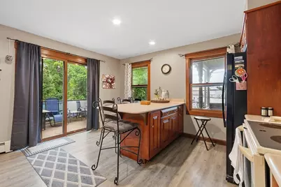 9 Pleasant St, Lunenburg, MA 01462 - Photo 17