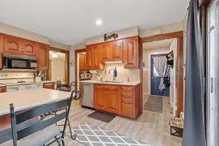 9 Pleasant St, Lunenburg, MA 01462 - Photo 19