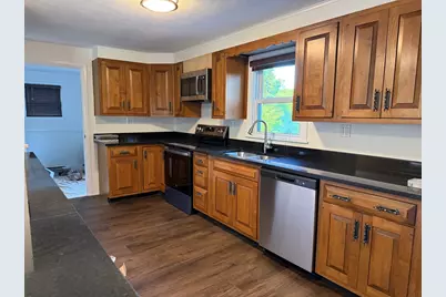 585 Burncoat St, Worcester, MA 01606 - Photo 7