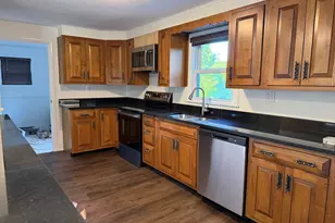 585 Burncoat St, Worcester, MA 01606 - Photo 7