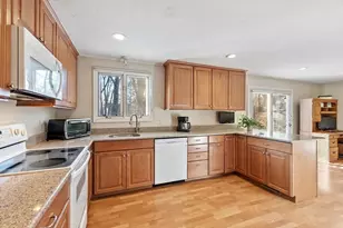 26 Fairway Cir, Natick, MA 01760 - Photo 3