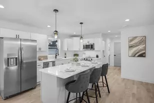 32 Country Ln, Palmer, MA 01069 - Photo 1