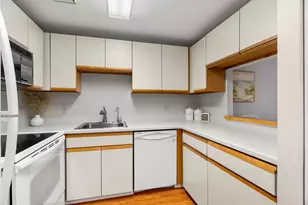 100 Ledgewood Dr, Stoneham, MA 02180 - Photo 13