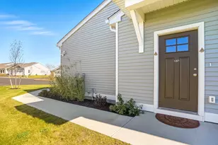 22 Horizon Dr, Millbury, MA 01527 - Photo 3