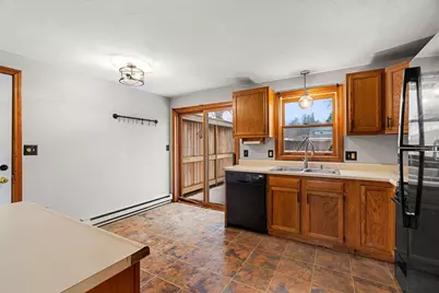 37 Highland St, Auburn, MA 01501 - Photo 3